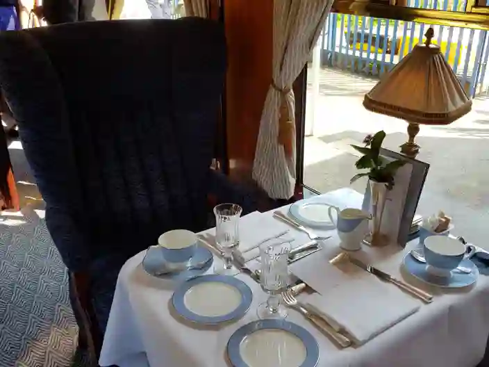 Afternoon tea om bord i British Pullman