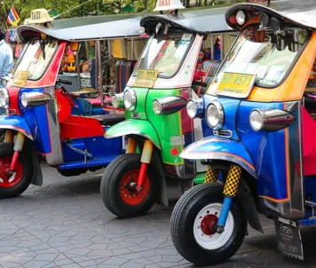 Det er sjovt at køre med tuk-tuk