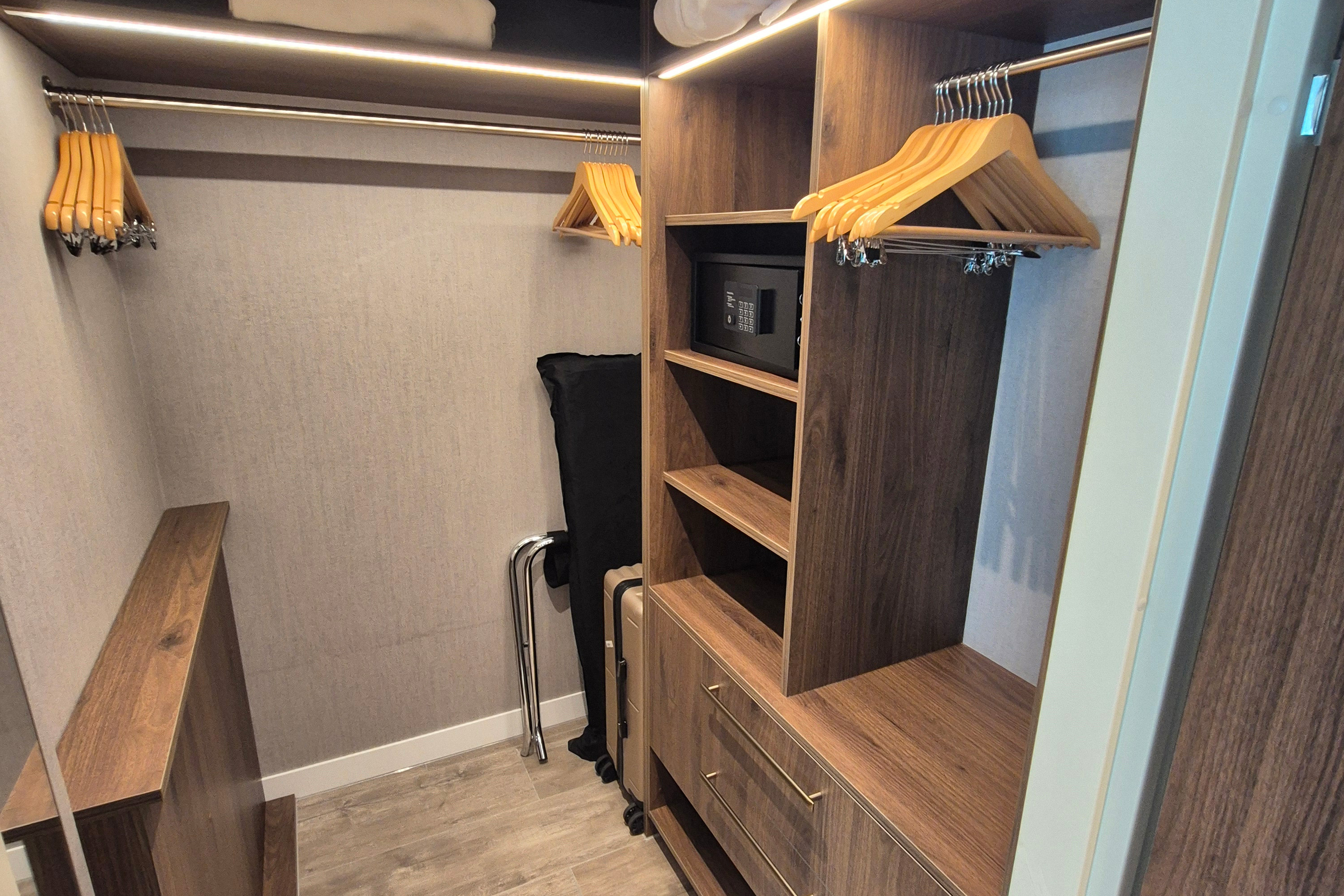 Walk in closet