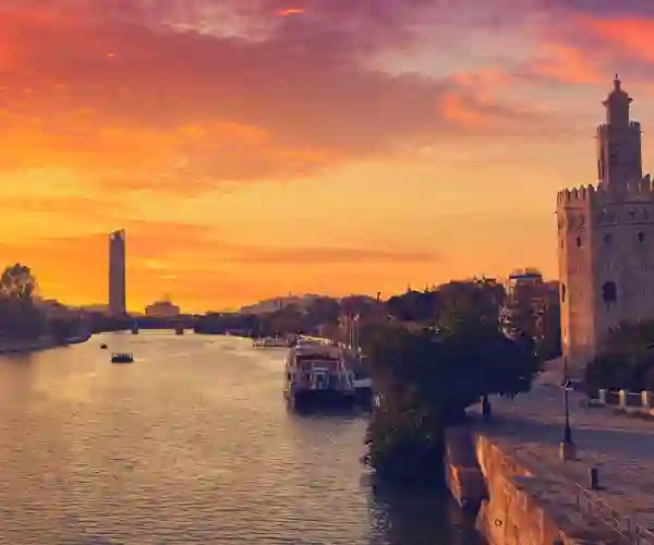 Guadalquivir, floden og Torre del Oro, Sevilla