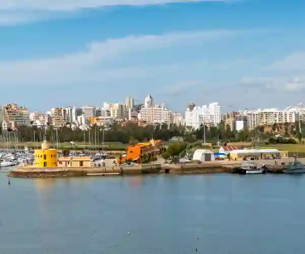 Utsikt fra Ferragudo mot Portimao