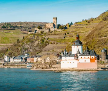 Pfalzgrafenstein slott, på Falkenau Island i Rhinen