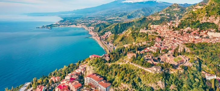 Udsigt fra det antikke teater i Taormina