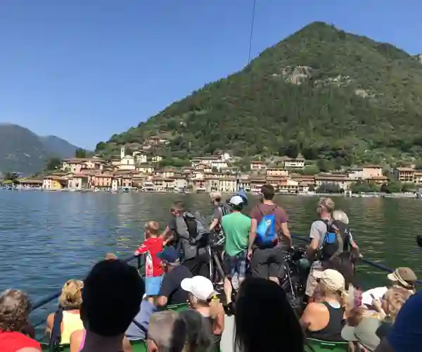 Båttur på Iseosjøen