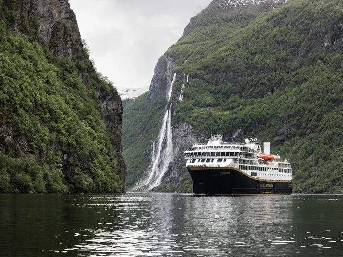 Havila i Geirangerfjorden