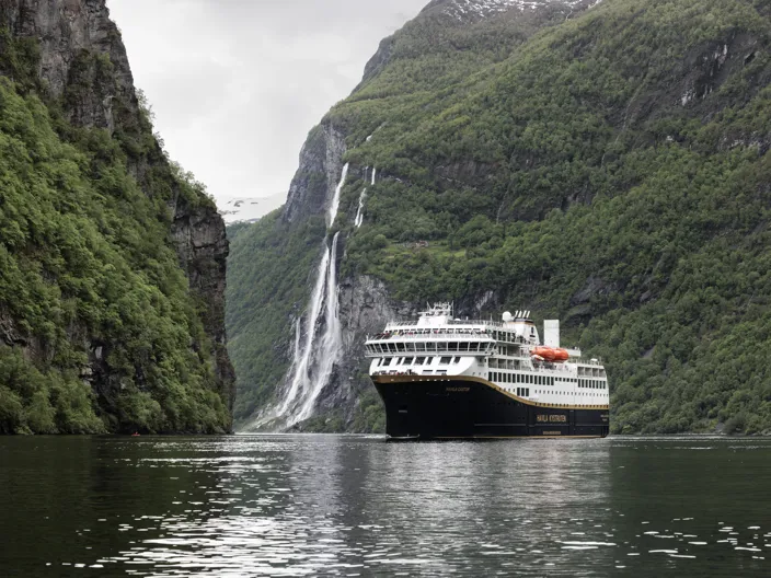 Havila i Geirangerfjorden
