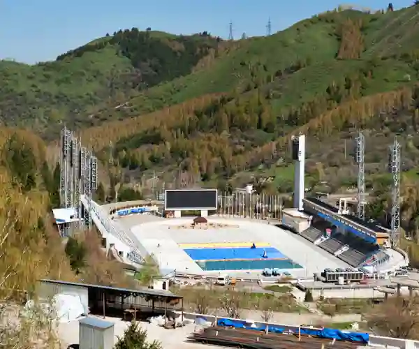 Skøytebanen i Medeu om høsten