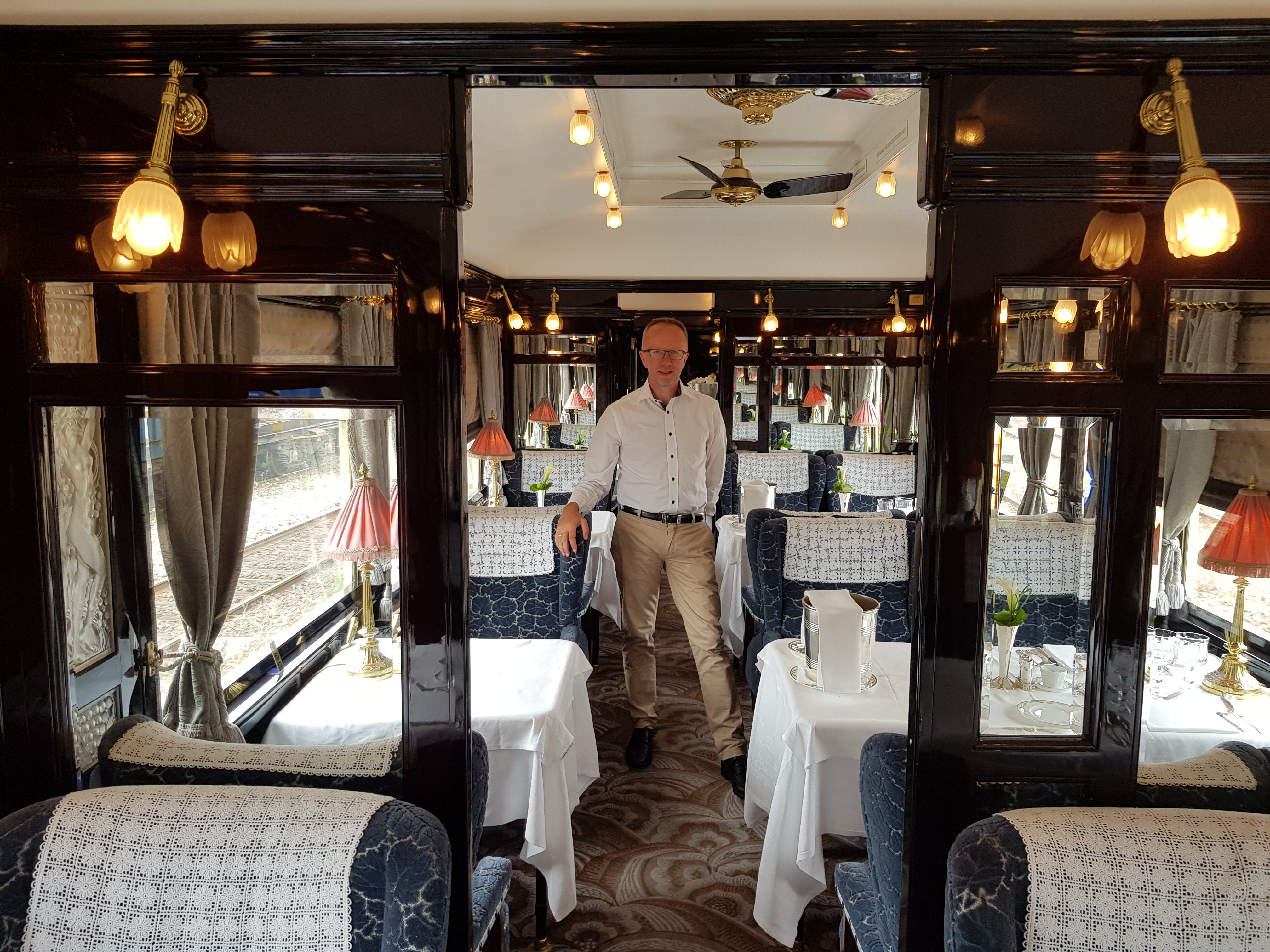 Svein Erik i restaurantvognen