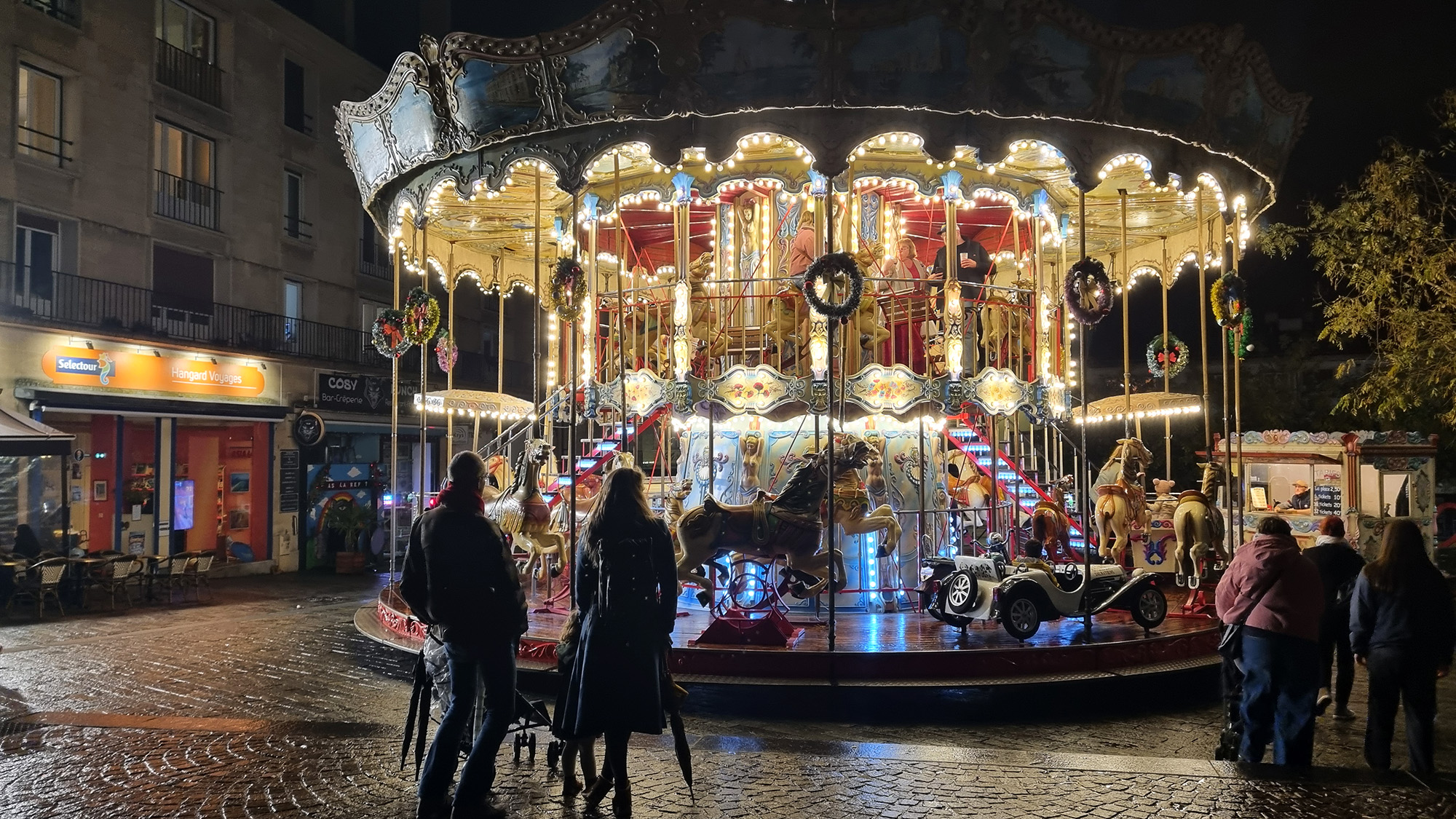 En flott karusell på markedet i Rouen