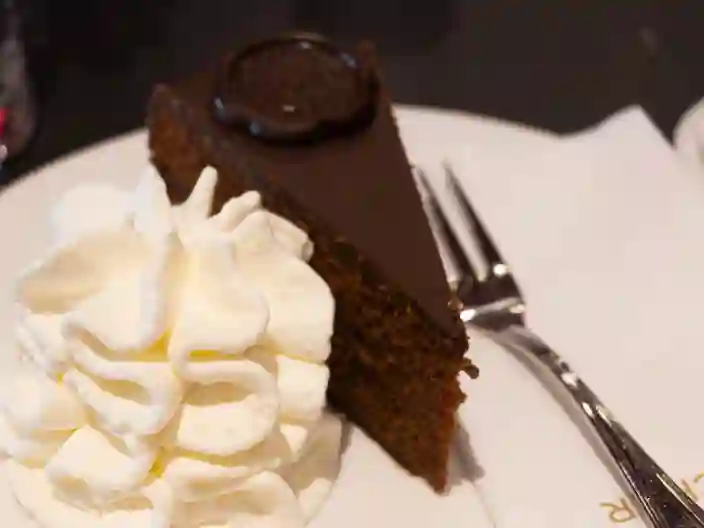 Sachertorte Chokoladekage Med Abrikosmarmelade Med Flødeskum