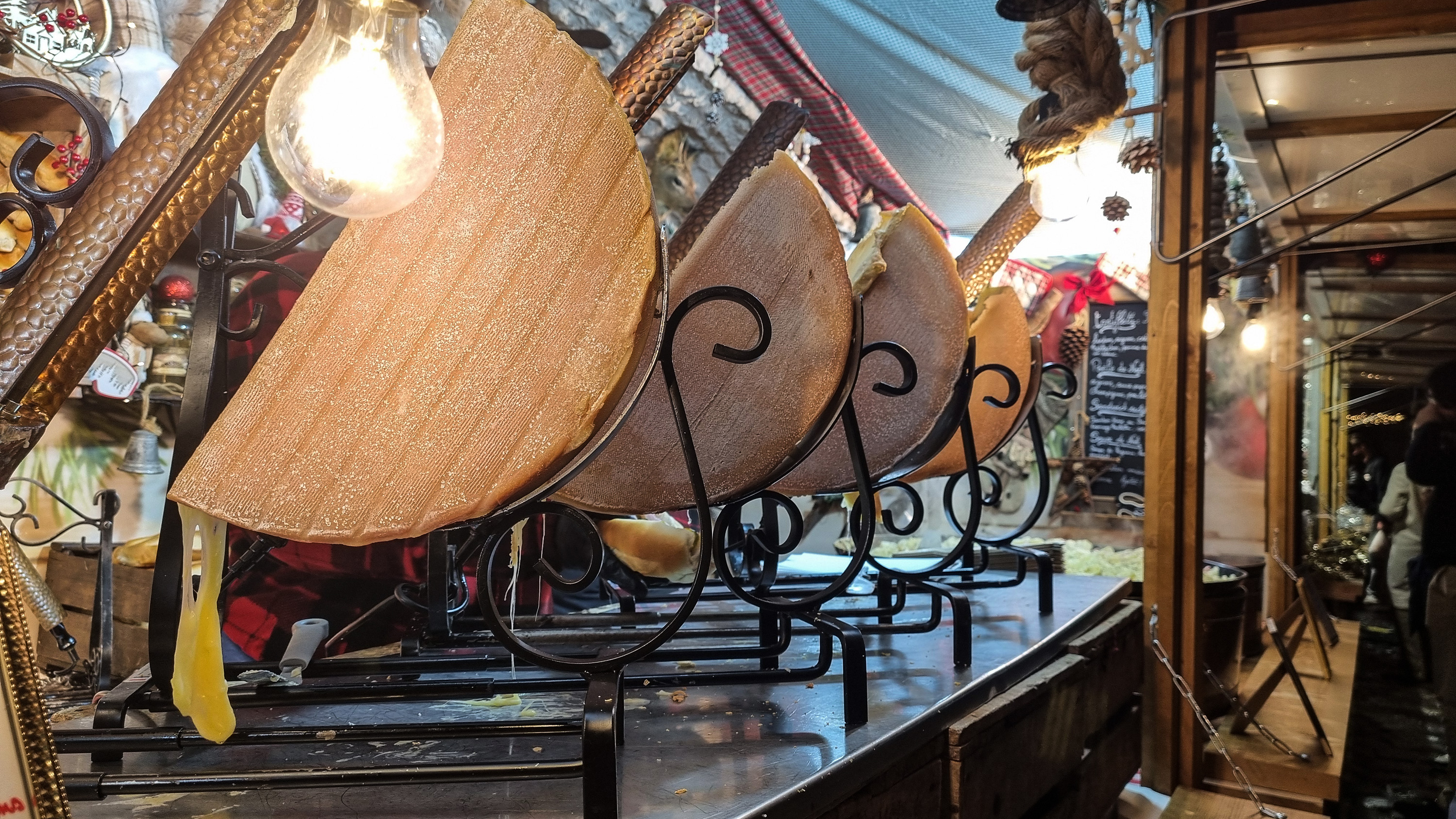 Smeltet ost selges på julemarkedene