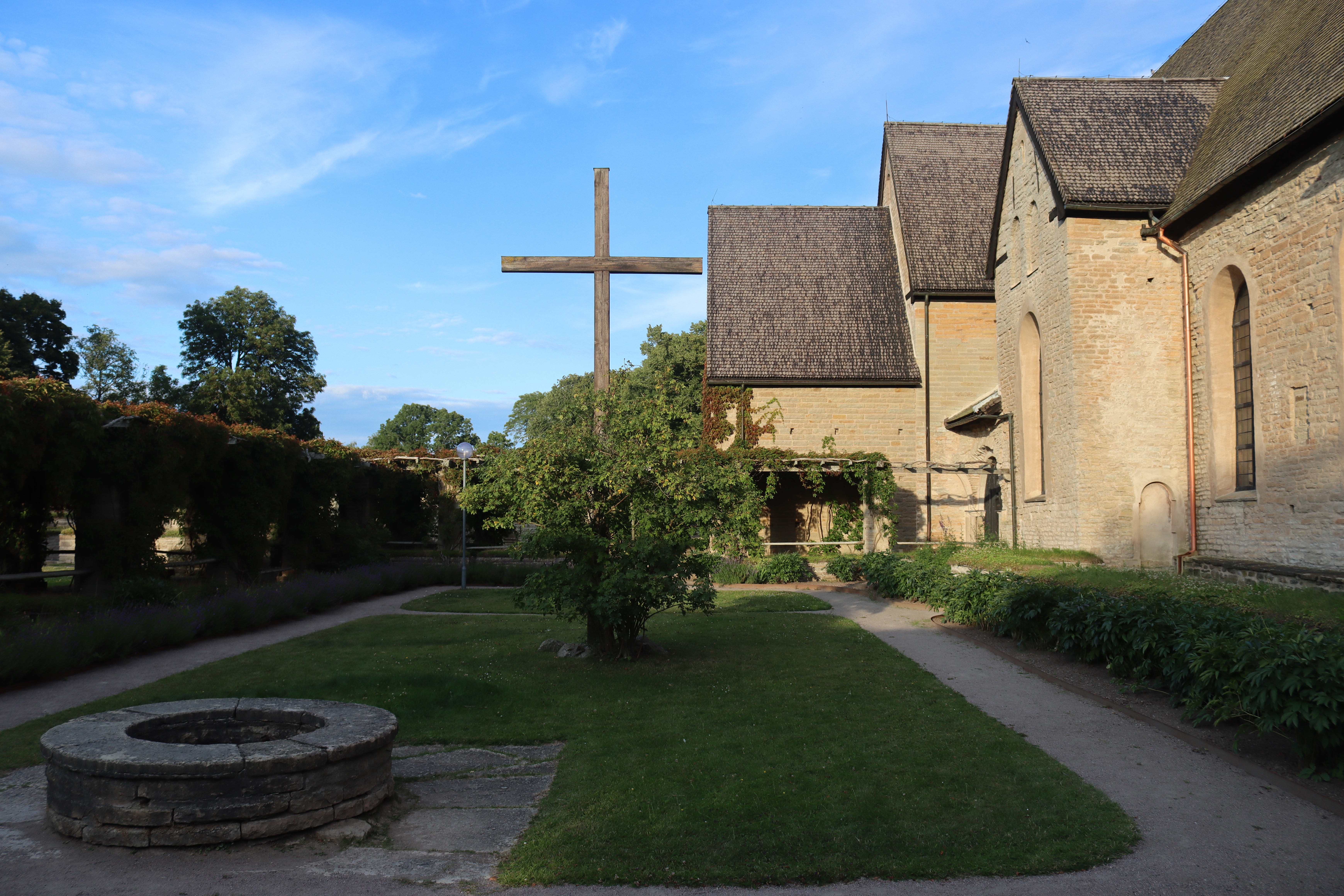 Vreta klosterruin og kirke