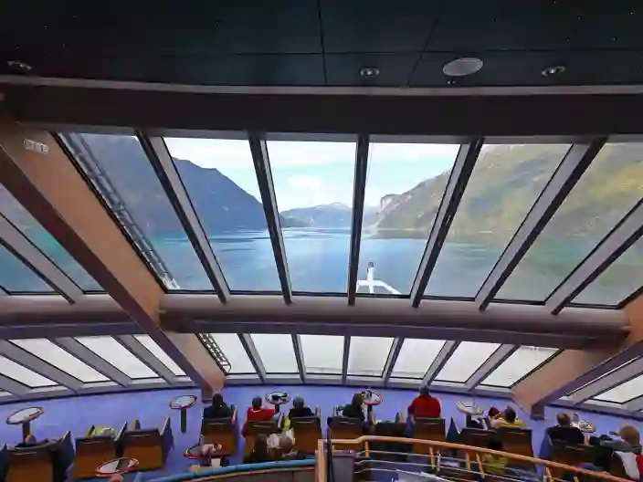 Panoramasalongen på MS Trollfjord