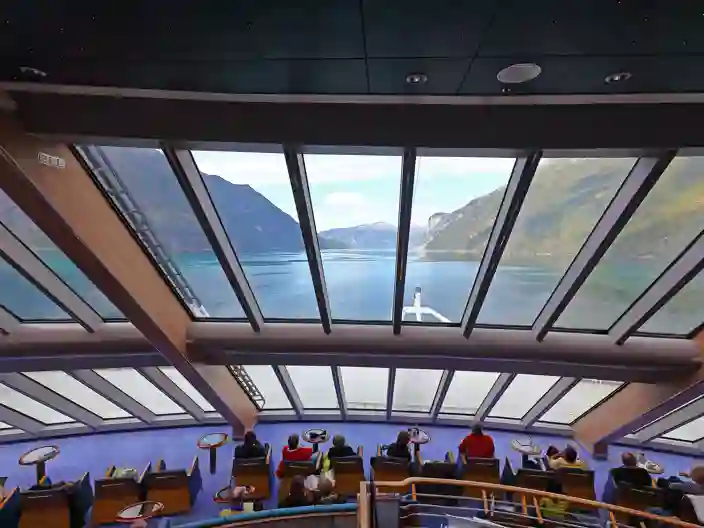 Panoramasalongen på MS Trollfjord