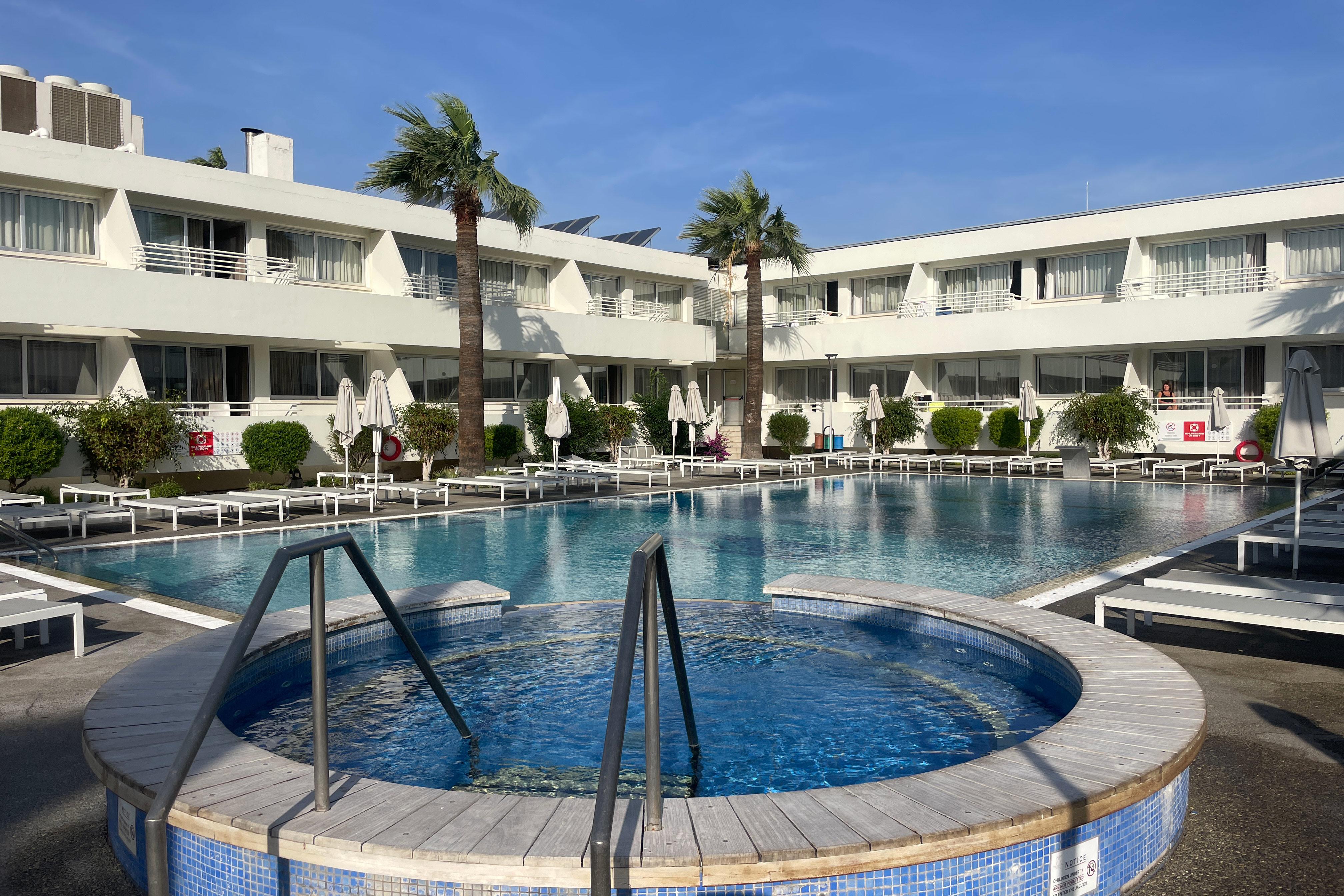 Basseng på hotellet