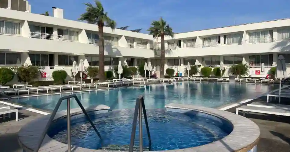 Basseng på hotellet