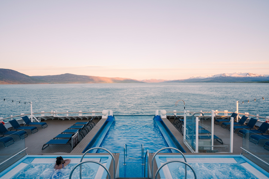 Jacuzzi & Infinitypool på MS Fritjof Nansen