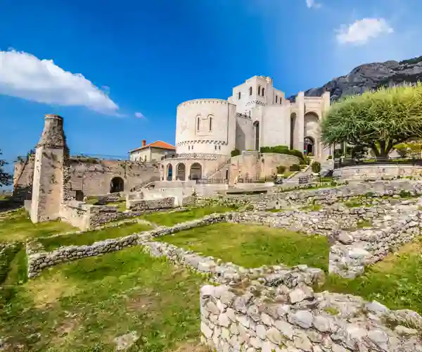 Skanderberg museum med Krujë slott
