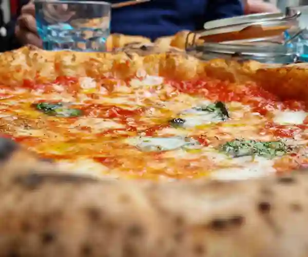 Deilig italiensk pizza