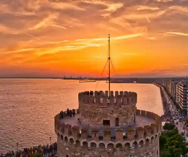 Det Hvide Tårn ved den lange promenade