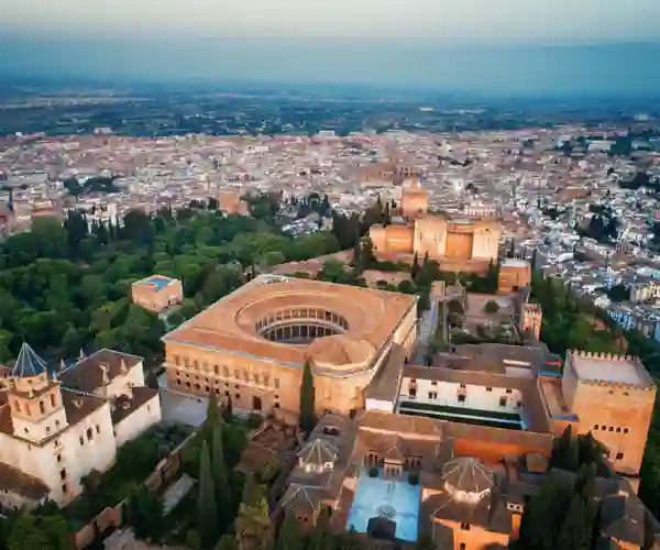 Alhambra-palasset sett ovenifra