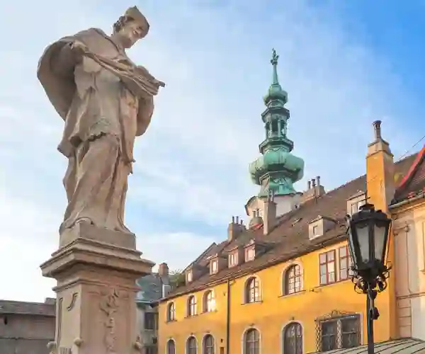 Michalesbroen, Bratislava