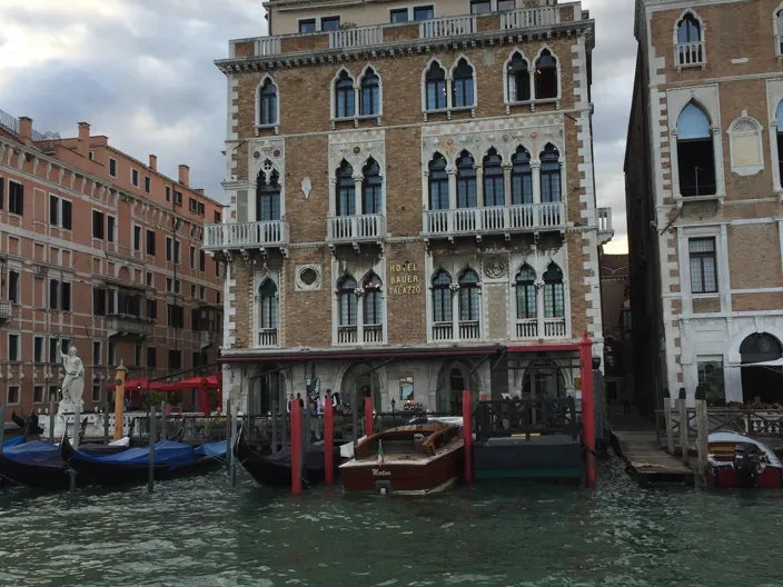 Hotel Bauer