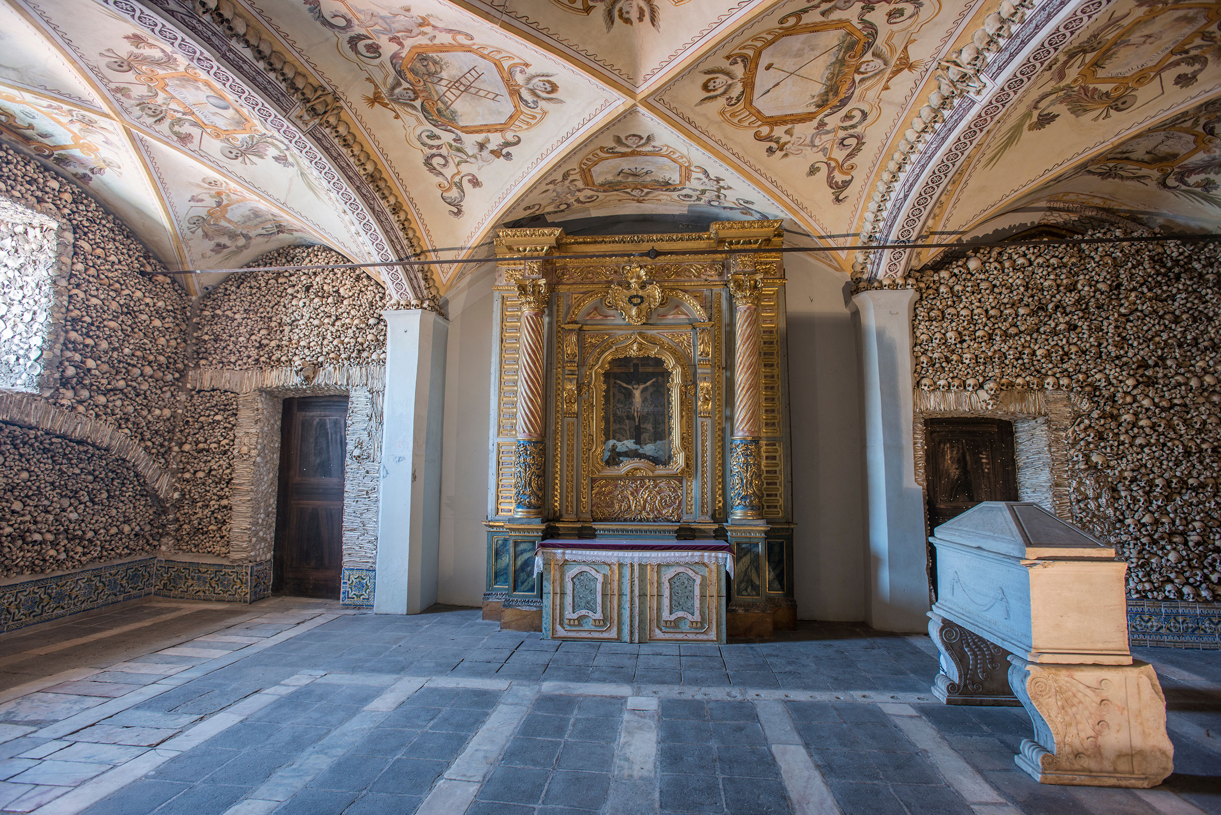 Capela dos Ossos - Évoras mest usædvanlige seværdighed