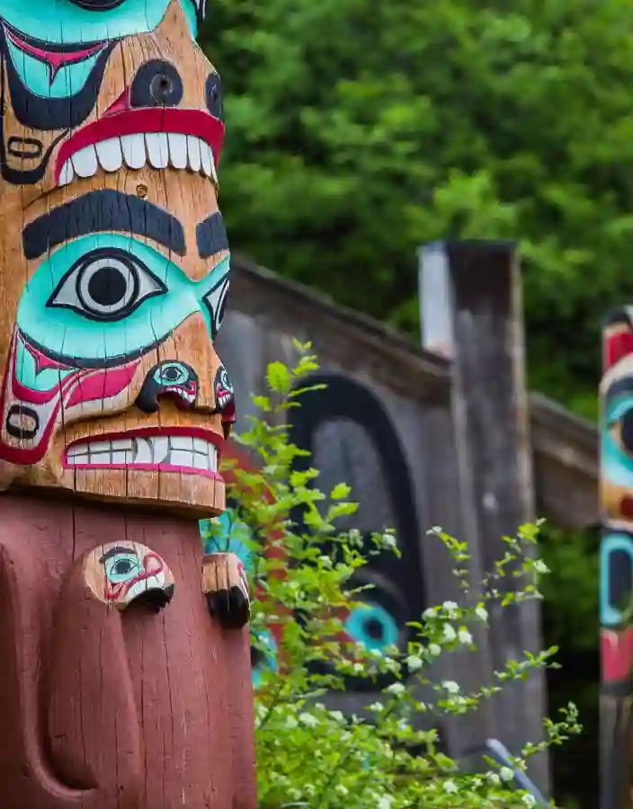 Totempålar nära Ketchikan