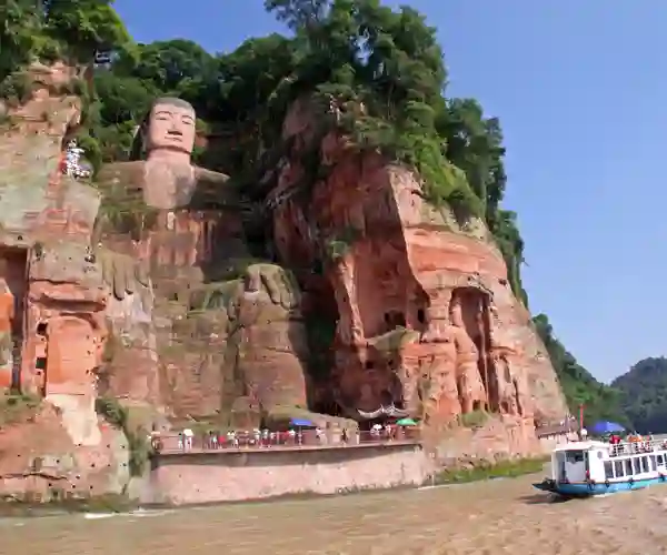 Verdens største Buddha-statue i Leshan, 71 meter høy