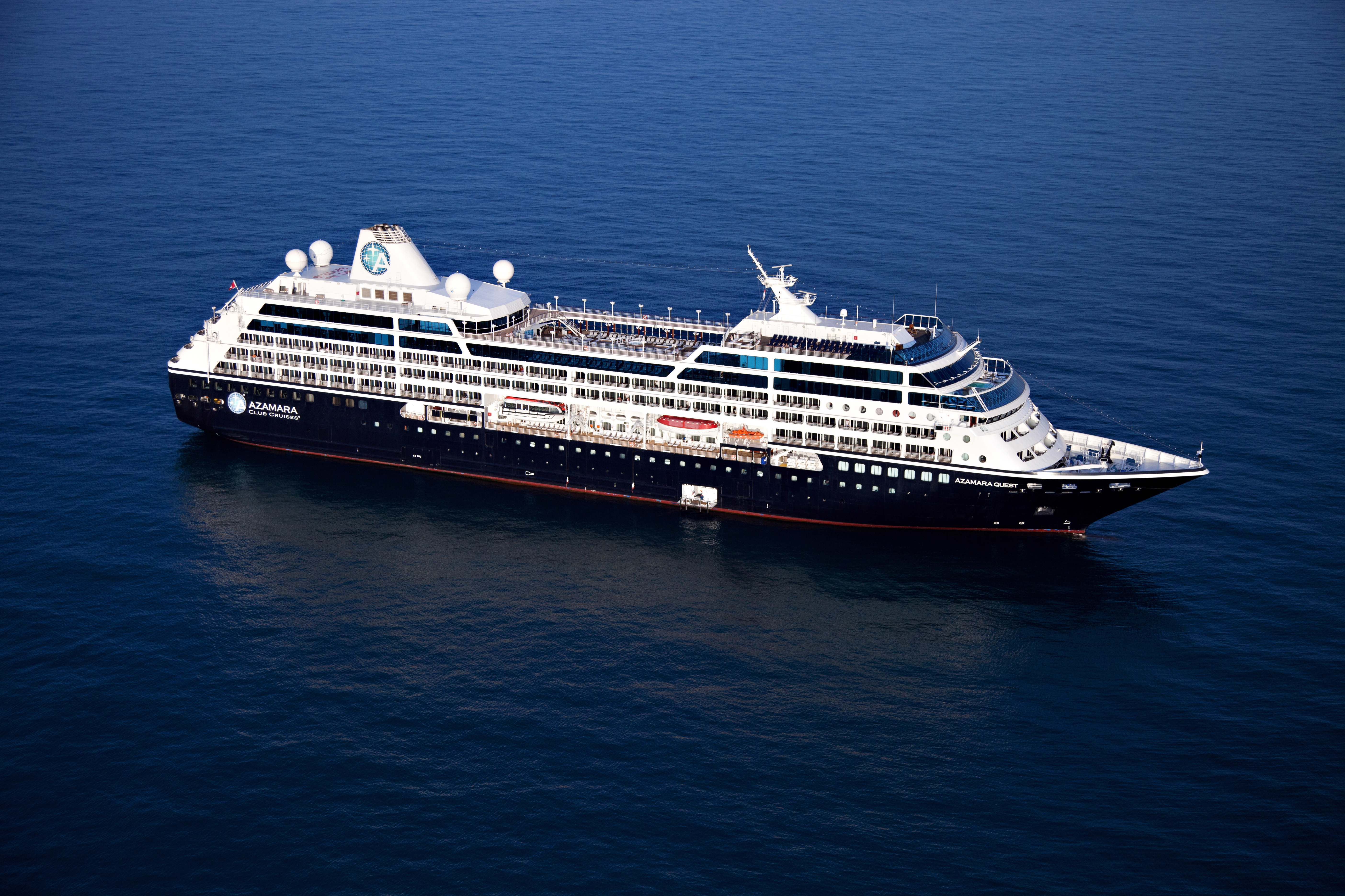 Azamara Quest till havs