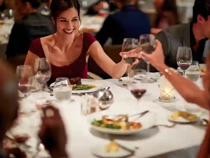 Middag i huvudrestaurangen Celebrity