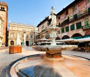 Piazza delle Erbe, Verona