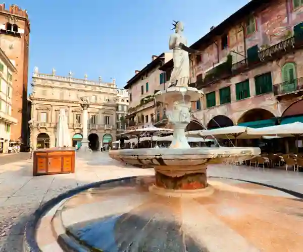 Piazza delle Erbe, Verona