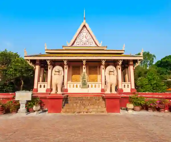 Wat Phnom ”Bjergpagoden”, der har givet byen sit navn