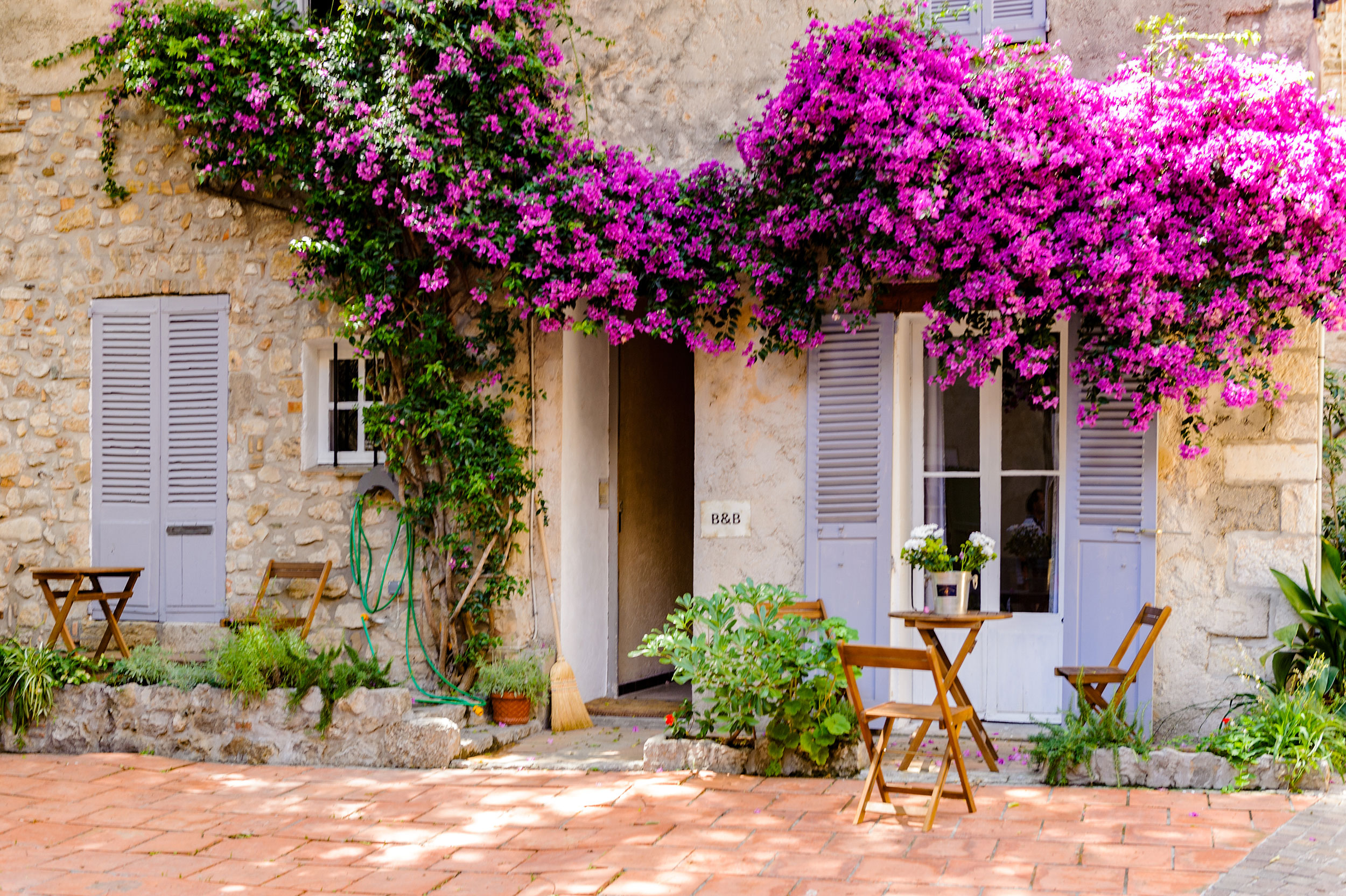 Smuk facade i det gamle Antibes