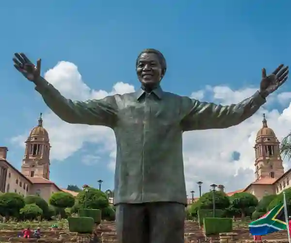 Statue av Nelson Mandela