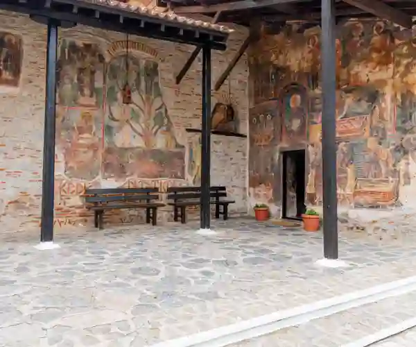 Det lille kloster i Kastorias gamle bydel