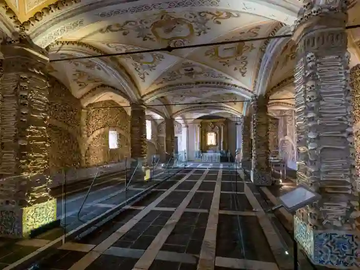 Fascinerende kig ind i Capela dos Ossos