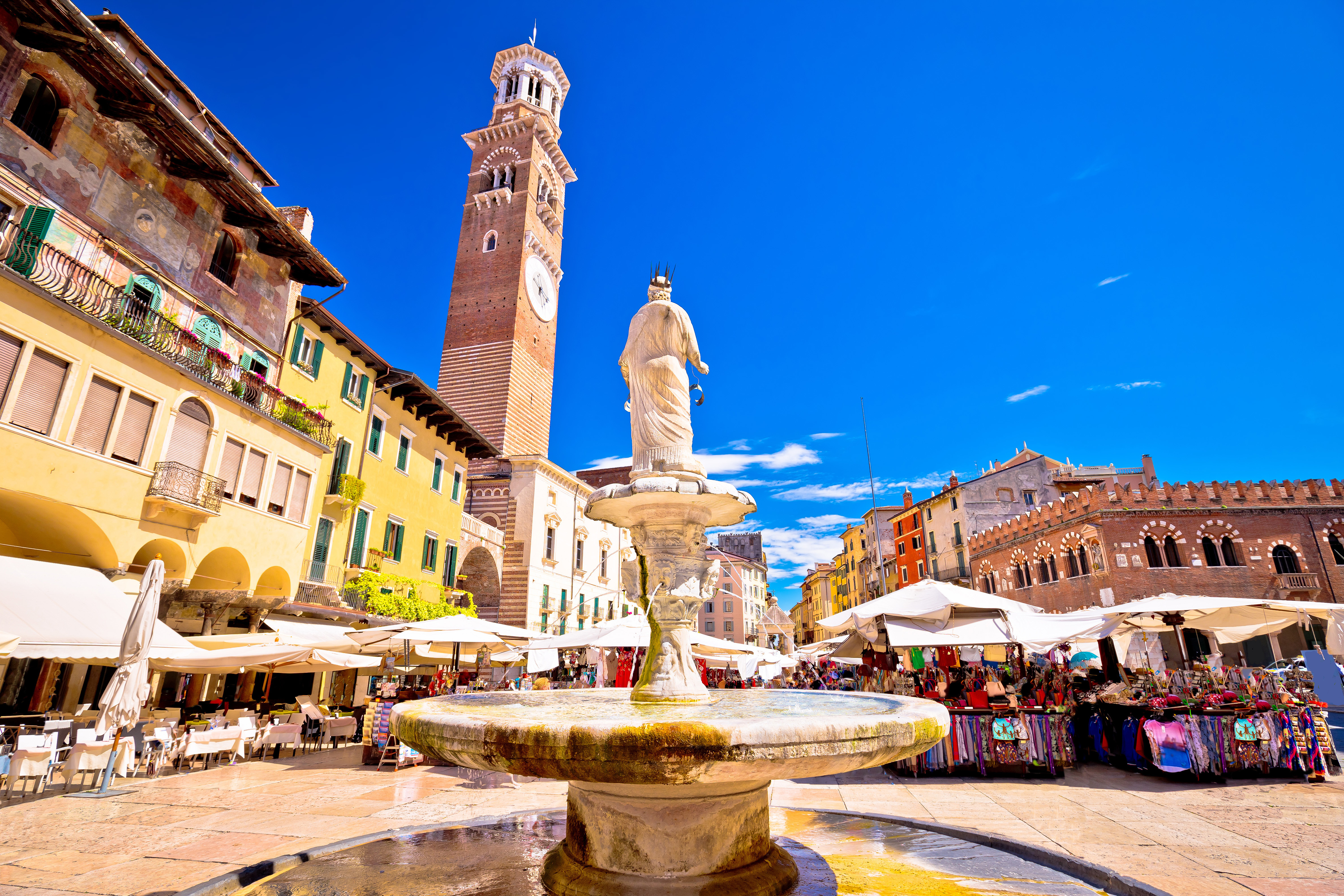 Piazza delle Erbe, Verona