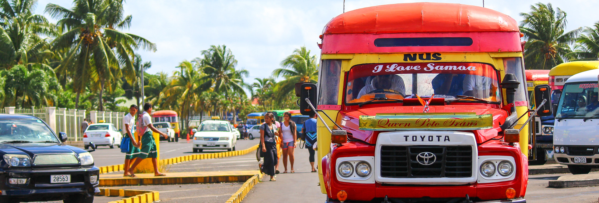 Röd buss på Samoa