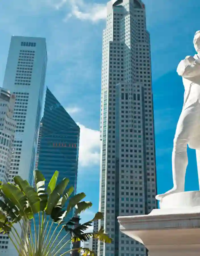 Statyn av Sir Stamford Raffles hedrar stadens grundare vid Singaporefloden.