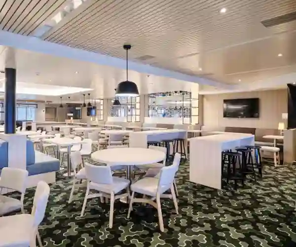 MS Baltic Queen, restauranten