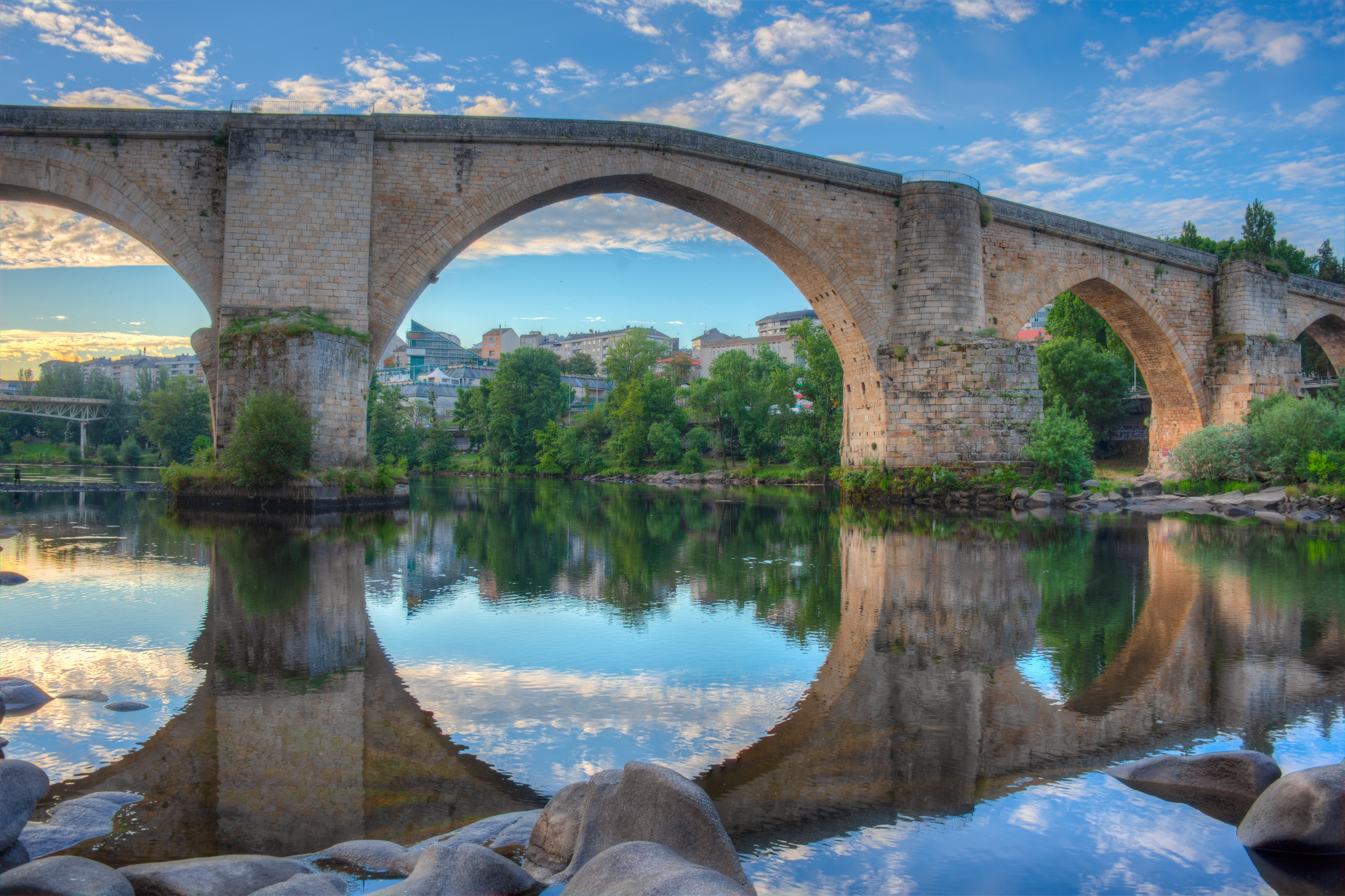 Ponte Romana i den spanske by Ourense