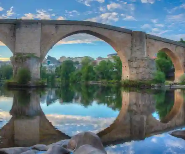 Ponte Romana i den spanske by Ourense