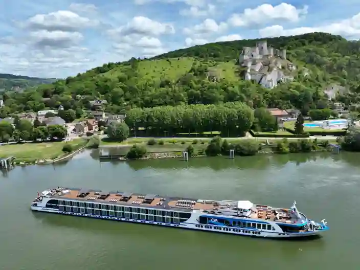 MS VIVA Gloria ved Chateau Gaillard