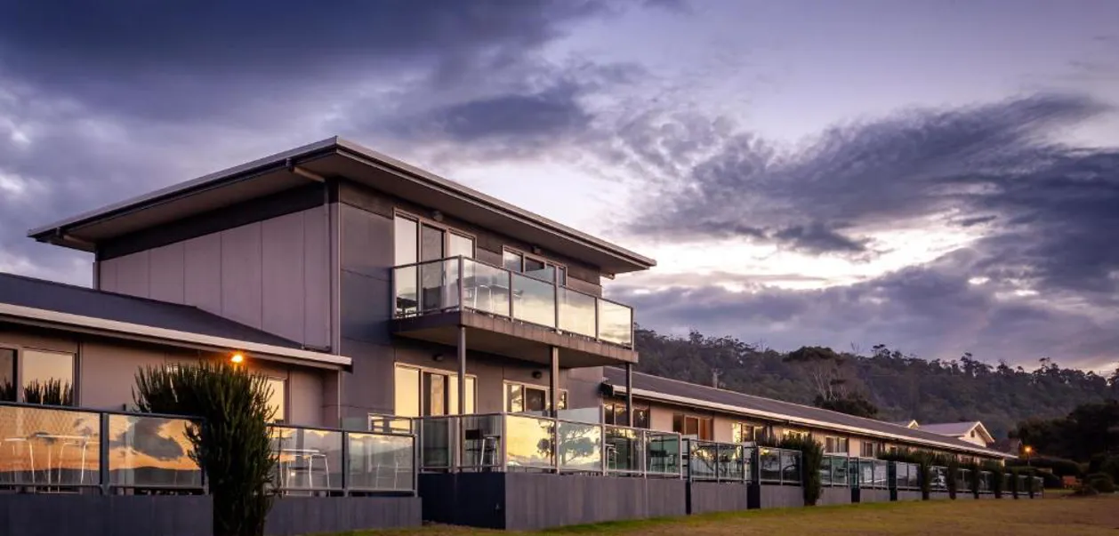 Beachfront Bicheno Hotel