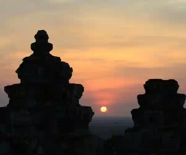 Fantastisk aftenlys set fra Phnom Bakheng-højen