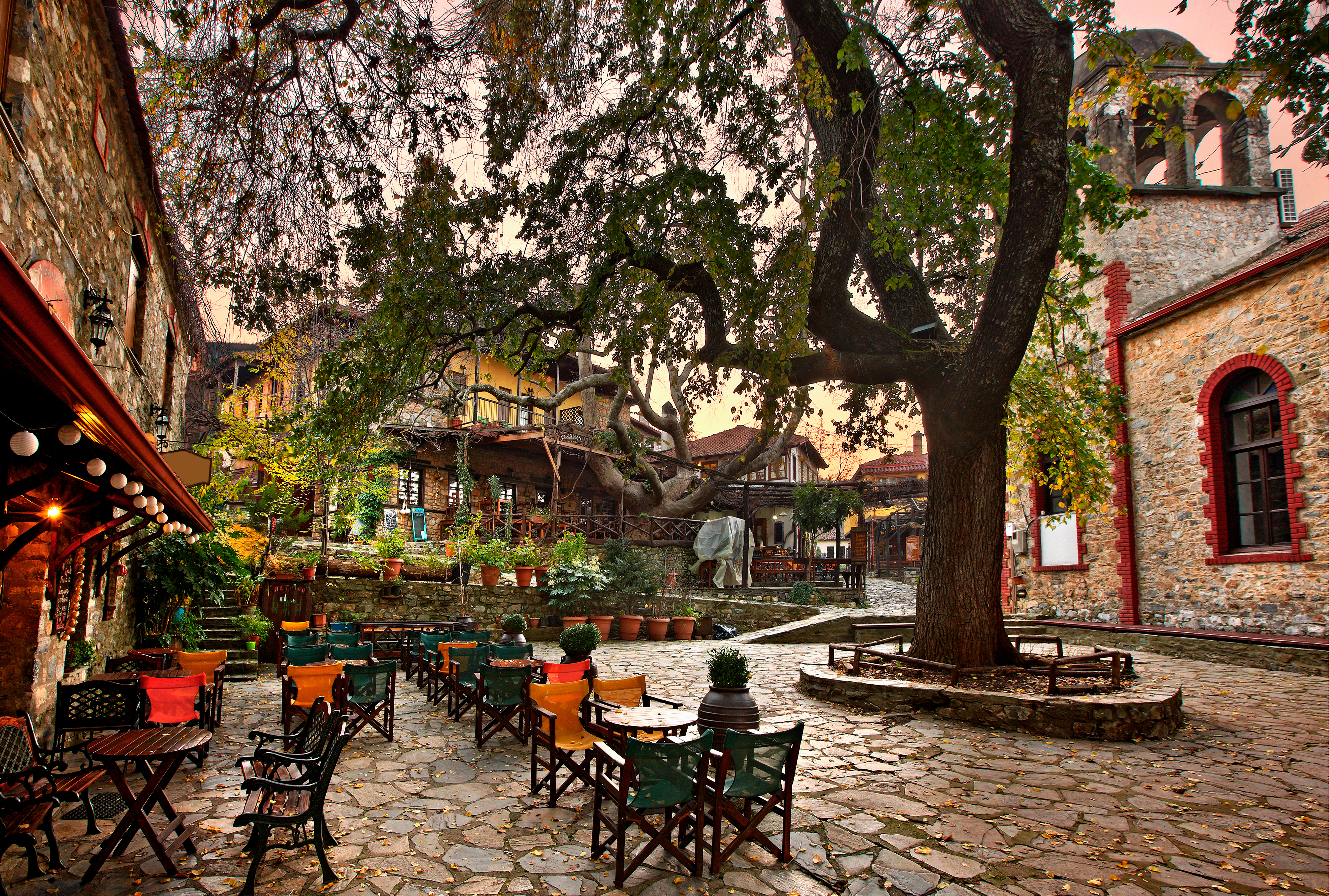 En skøn plads i Paleos Panteleimon