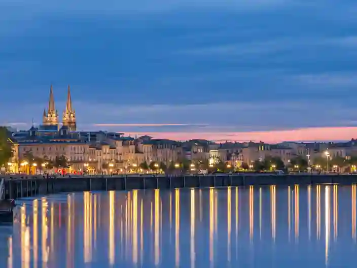Stemningsfuld aften over Bordeaux